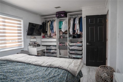 House in Hollywood, Florida 3 bedrooms, 130.06 sq.m. № 1992267 - photo 19