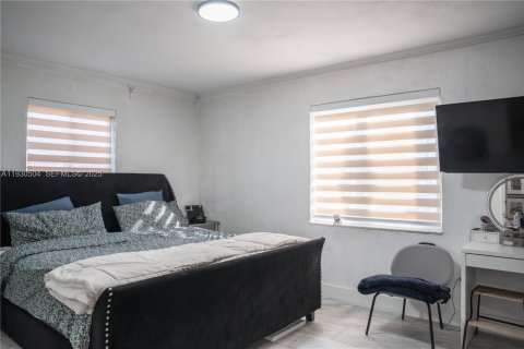 House in Hollywood, Florida 3 bedrooms, 130.06 sq.m. № 1992267 - photo 18