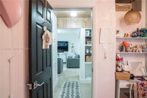 House in Hollywood, Florida 3 bedrooms, 130.06 sq.m. № 1992267 - photo 24