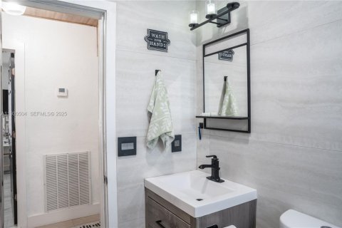 House in Hollywood, Florida 3 bedrooms, 130.06 sq.m. № 1992267 - photo 26