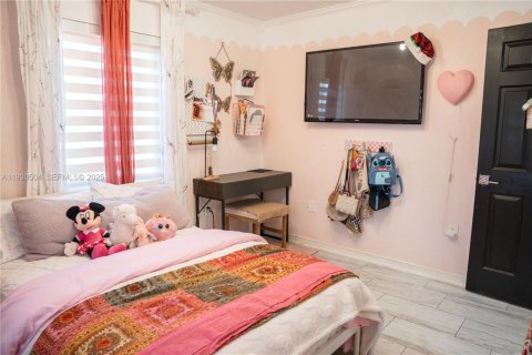 House in Hollywood, Florida 3 bedrooms, 130.06 sq.m. № 1992267 - photo 23