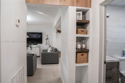 House in Hollywood, Florida 3 bedrooms, 130.06 sq.m. № 1992267 - photo 28