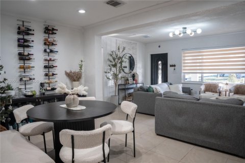 House in Hollywood, Florida 3 bedrooms, 130.06 sq.m. № 1992267 - photo 14