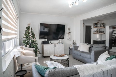 House in Hollywood, Florida 3 bedrooms, 130.06 sq.m. № 1992267 - photo 12