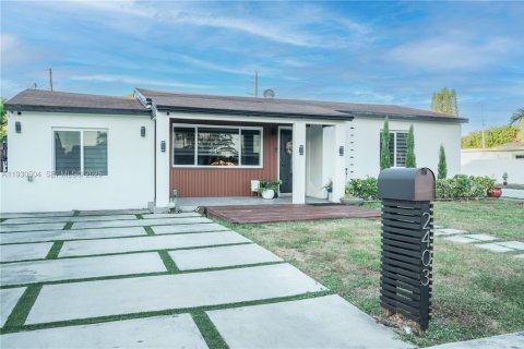 House in Hollywood, Florida 3 bedrooms, 130.06 sq.m. № 1992267 - photo 3