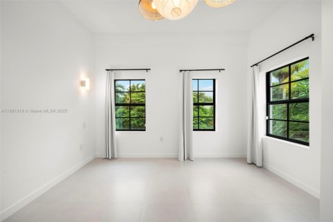 Villa ou maison à vendre à Miami, Floride: 4 chambres, 236.81 m2 № 1956013 - photo 20