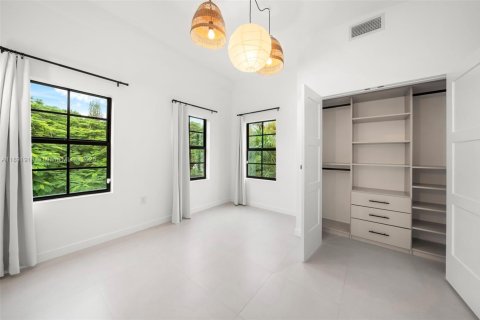 Villa ou maison à vendre à Miami, Floride: 4 chambres, 236.81 m2 № 1956013 - photo 22
