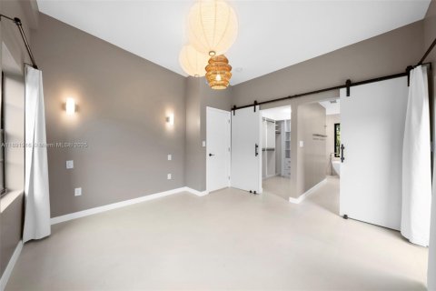 Villa ou maison à vendre à Miami, Floride: 4 chambres, 236.81 m2 № 1956013 - photo 10