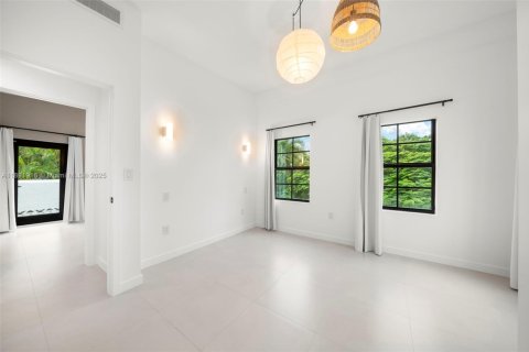 Villa ou maison à vendre à Miami, Floride: 4 chambres, 236.81 m2 № 1956013 - photo 23