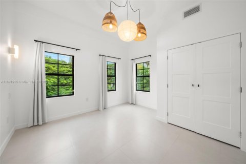 Villa ou maison à vendre à Miami, Floride: 4 chambres, 236.81 m2 № 1956013 - photo 19