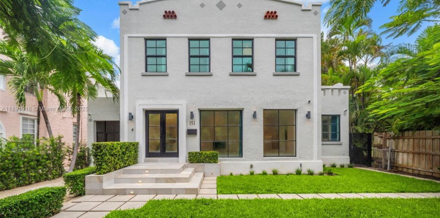 Villa ou maison à Miami, Floride 4 chambres, 236.81 m2 № 1956013