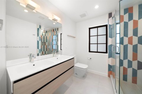 Villa ou maison à vendre à Miami, Floride: 4 chambres, 236.81 m2 № 1956013 - photo 25