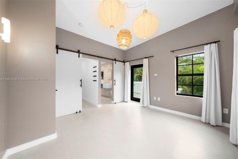 Villa ou maison à vendre à Miami, Floride: 4 chambres, 236.81 m2 № 1956013 - photo 9