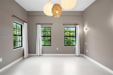 Villa ou maison à vendre à Miami, Floride: 4 chambres, 236.81 m2 № 1956013 - photo 18