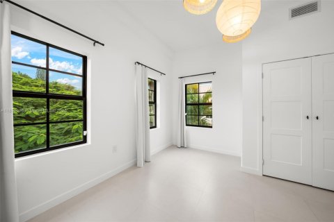Villa ou maison à vendre à Miami, Floride: 4 chambres, 236.81 m2 № 1956013 - photo 21