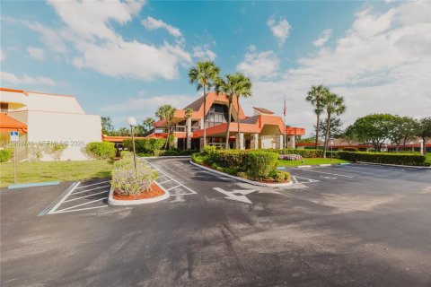 Condominio en venta en Margate, Florida, 1 dormitorio, 66.89 m2 № 2007637 - foto 29