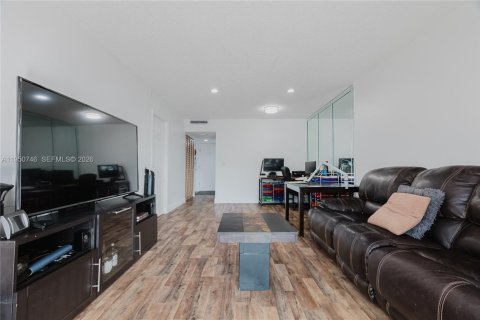 Condominio en venta en Margate, Florida, 1 dormitorio, 66.89 m2 № 2007637 - foto 4