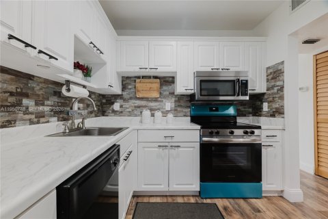 Condominio en venta en Margate, Florida, 1 dormitorio, 66.89 m2 № 2007637 - foto 2