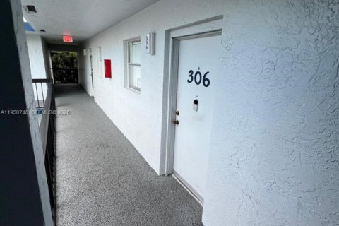 Condominio en venta en Margate, Florida, 1 dormitorio, 66.89 m2 № 2007637 - foto 25