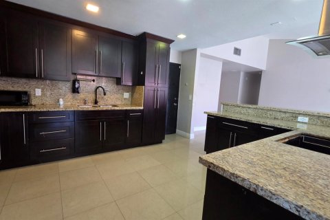 Villa ou maison à vendre à Lauderhill, Floride: 3 chambres, 175.96 m2 № 2190348 - photo 9