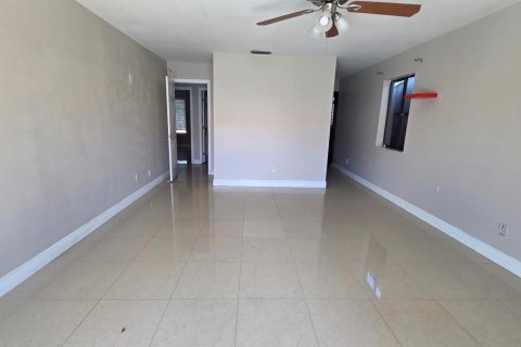Villa ou maison à vendre à Lauderhill, Floride: 3 chambres, 175.96 m2 № 2190348 - photo 12