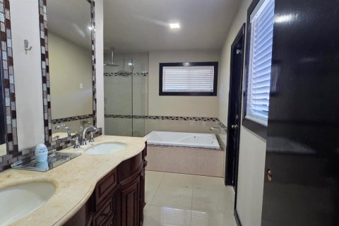 Villa ou maison à vendre à Lauderhill, Floride: 3 chambres, 175.96 m2 № 2190348 - photo 13