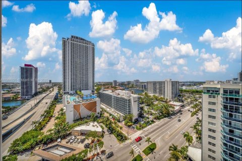 Hotel in Hollywood, Florida 1 bedroom, 80.73 sq.m. № 2081756 - photo 22
