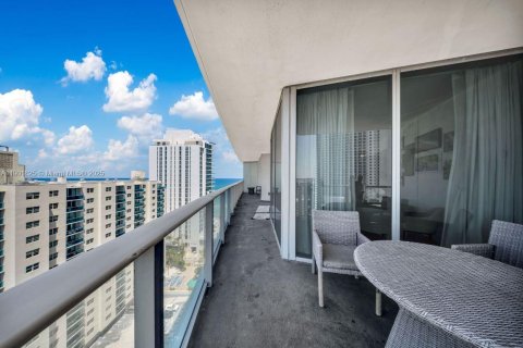 Hotel in Hollywood, Florida 1 bedroom, 80.73 sq.m. № 2081756 - photo 25