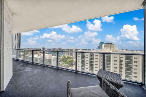 Hotel in Hollywood, Florida 1 bedroom, 80.73 sq.m. № 2081756 - photo 23