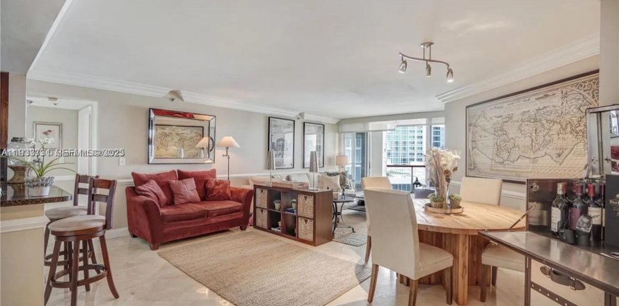 Condo in Miami Beach, Florida, 2 bedrooms  № 1991998