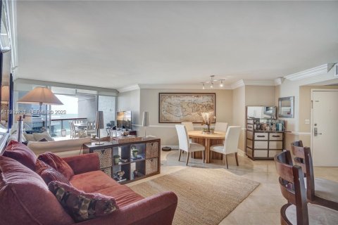 Condo in Miami Beach, Florida, 2 bedrooms  № 1991998 - photo 11
