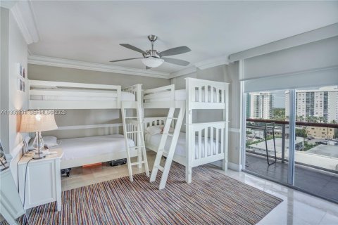 Condo in Miami Beach, Florida, 2 bedrooms  № 1991998 - photo 9