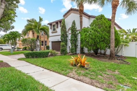 Villa ou maison à vendre à Miramar, Floride: 4 chambres, 222.13 m2 № 1848872 - photo 3