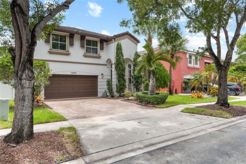 Villa ou maison à vendre à Miramar, Floride: 4 chambres, 222.13 m2 № 1848872 - photo 2