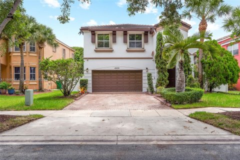 Villa ou maison à vendre à Miramar, Floride: 4 chambres, 222.13 m2 № 1848872 - photo 1