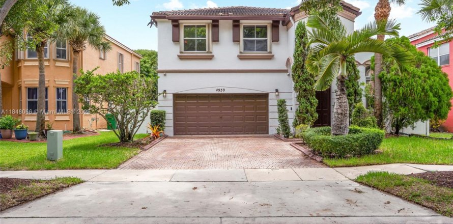 Villa ou maison à Miramar, Floride 4 chambres, 222.13 m2 № 1848872