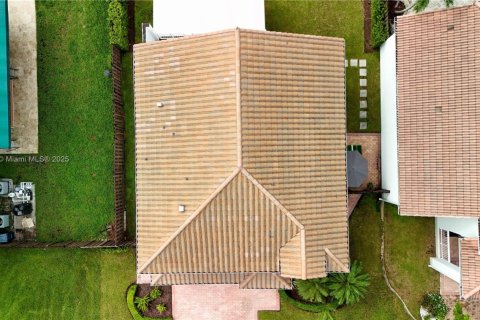 House in Doral, Florida 4 bedrooms, 237.83 sq.m. № 1927375 - photo 7
