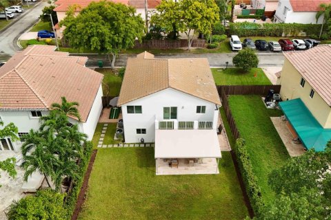 House in Doral, Florida 4 bedrooms, 237.83 sq.m. № 1927375 - photo 4