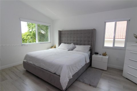 House in Doral, Florida 4 bedrooms, 237.83 sq.m. № 1927375 - photo 23