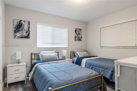 Propiedad comercial en venta en Lauderhill, Florida № 2029544 - foto 12