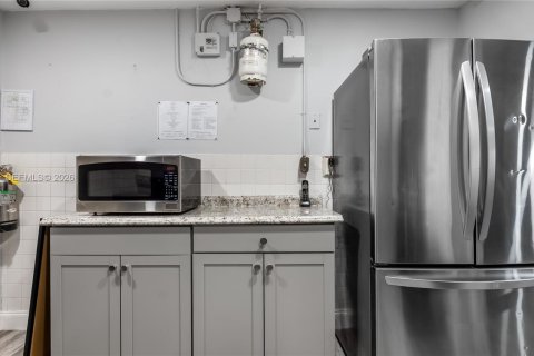 Propiedad comercial en venta en Lauderhill, Florida № 2029544 - foto 15