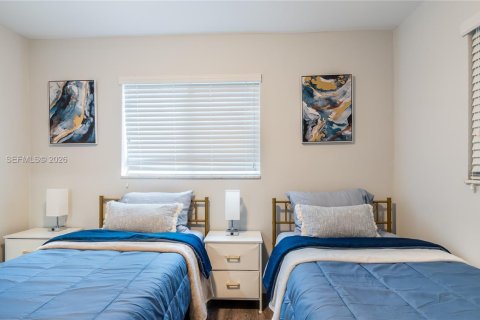 Propiedad comercial en venta en Lauderhill, Florida № 2029544 - foto 13