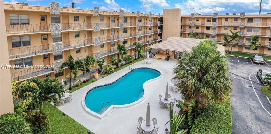 Condominio en Hollywood, Florida, 2 dormitorios  № 1705377