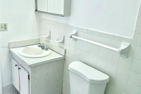 Condominio en venta en Hollywood, Florida, 2 dormitorios, 60.39 m2 № 1705377 - foto 30