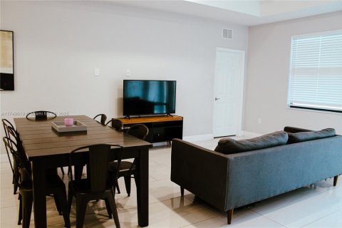 House in Lehigh Acres, Florida 5 bedrooms, 170.66 sq.m. № 1729111 - photo 3