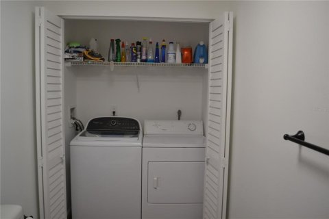 Townhouse in Palm Harbor, Florida 2 bedrooms, 157.93 sq.m. № 2378011 - photo 5