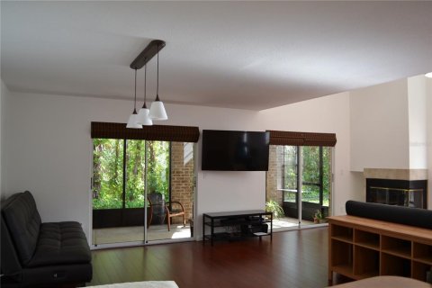 Townhouse in Palm Harbor, Florida 2 bedrooms, 157.93 sq.m. № 2378011 - photo 27