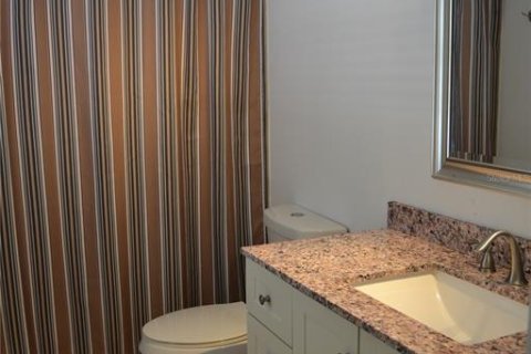 Townhouse in Palm Harbor, Florida 2 bedrooms, 157.93 sq.m. № 2378011 - photo 22