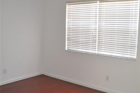 Townhouse in Palm Harbor, Florida 2 bedrooms, 157.93 sq.m. № 2378011 - photo 20