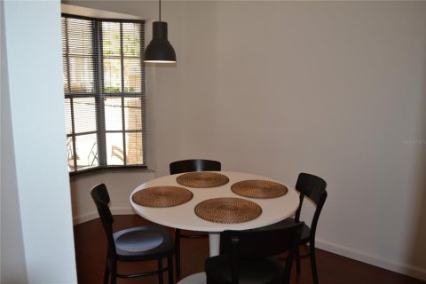 Townhouse in Palm Harbor, Florida 2 bedrooms, 157.93 sq.m. № 2378011 - photo 25